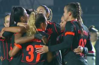 Corinthians vence o São Paulo e crava a sétima vitória seguida no Brasileirão. 