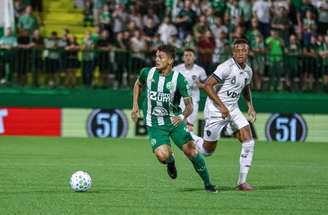 João Vitor estará em campo pela Chape –