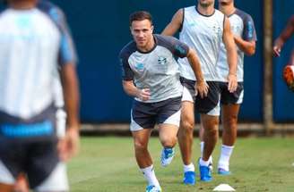 Volante busca recuperar sequência no Grêmio –
