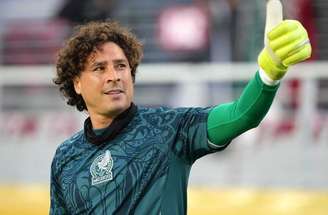 Guillermo Ochoa em ação pela seleção azteca na Liga das Nações da Concacaf –
