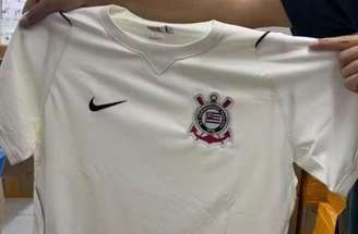 Imagem da nova camisa do Corinthians –