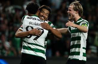 Morita recebe homenagem do Sporting em seu último jogo após quatro anos defendendo a equipe.