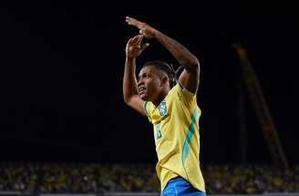 Danilo realiza sonho de defender o Brasil em uma Copa do Mundo –