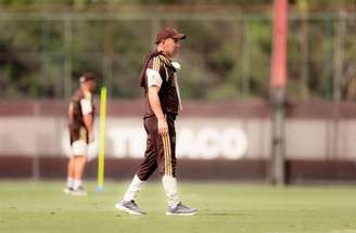 Como de costume, técnico Leonardo Jardim mexerá na escalação do Fla –