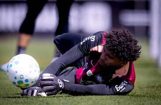 Hugo Souza se manifesta após ficar fora de convocação para a Copa –