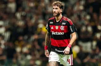 Leo Pereira em ação pela Seleção-