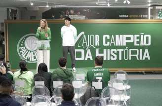 Gustavo Gómez ganha homenagem ao se tornar o maior campeão da história do Palmeiras –