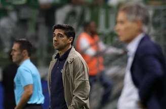 Abel faz alerta para arbitragem de Flamengo x Palmeiras –