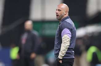 Huguinho e Cabral abraçam Medina –
