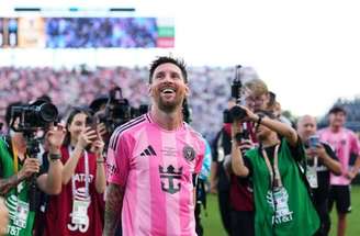 Lionel Messi se torna o segundo jogador bilionário da história do futebol –
