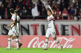 Luciano se torna o segundo maior artilheiro do São Paulo no século –