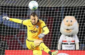 Neto coleciona falhas com a camisa do Botafogo –