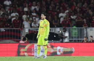Paulinho marca em lance no qual Rossi, em condições normais, faria a defesa. A fase do goleiro não é boa, provocou após marcar o terceiro gol do Palmeiras contra o Flamengo —