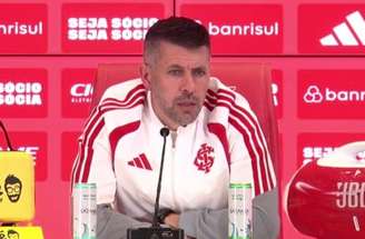 Paulo Pezzolano durante atividade do Internacional no CT do clube –