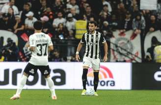 Junior Alonso contra o Corinthians –