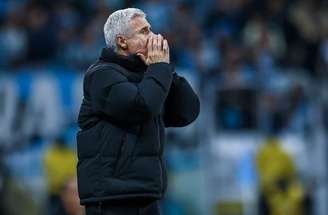 Grêmio ficou no 2 a 2 em casa com o City Torque e o resultado leva a torcida à vaiar o treinador Luis Castro. Afinal, cadê o bom futebol?