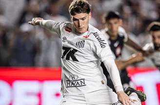 Rollheiser durante treinamento do Santos –