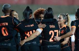 Consistência defensiva marcou primeiro tempo do Dérbi –