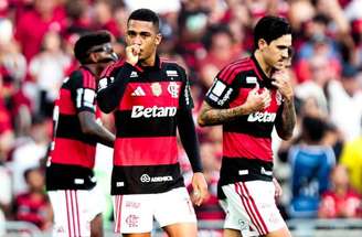 Flamengo faz a festa da torcida com uma convincente 3 a 0 sobre o Coritiba.