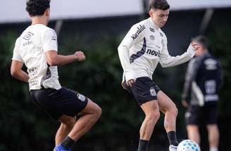 Gabigol no treino do Santos no CT Rei Pelé – Fotos: Raul Baretta/ Santos FC