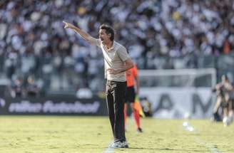 Eduardo Domínguez durante o jogo entre Vasco e Atlético Mineiro neste domingo –