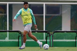 Murilo, do Palmeiras, durante treinamento, na Academia de Futebol –