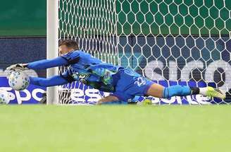 Neto coleciona falhas com a camisa do Botafogo –
