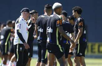 Rayan treinou entre os titulares do Brasil –