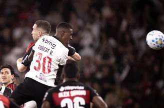 Robert Renan é titular absoluto na zaga do Vasco –