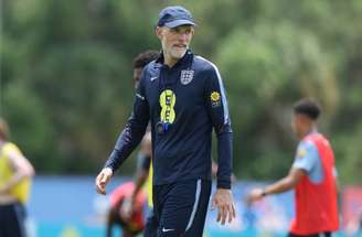 Jogadores da Inglaterra recebem orientação de Tuchel em treino –
