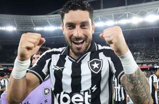 Alex Telles tem contrato com o Botafogo até o fim do ano –