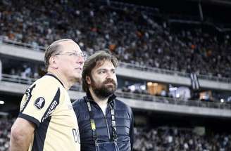 João Paulo Magalhães Lins (esq.), presidente do Botafogo, e John Textor, ex-dono da SAF –