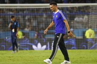 Scaloni ainda tem dor de cabeça para montar a espinha dorsal da Argentina –
