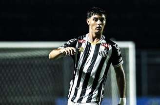 Com o contrato renovado, atleta fica ao dispor do técnico Cuca –