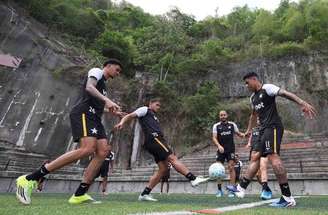 Técnico Franclim Carvalho em treino do Botafogo –