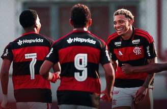Flamengo volta ao G8 do Sub-20 ao vencer o Athletico na Gávea –