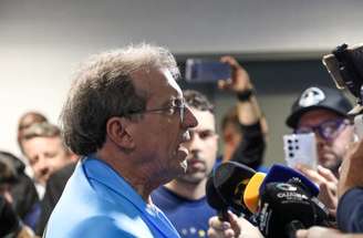 Diretoria intensifica busca por parceiro, enquanto atrasos financeiros aumentam a pressão interna –