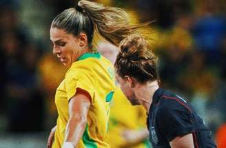 Seleção dos Estados Unidos venceu o Brasil graças a um gol contra no segundo tempo –