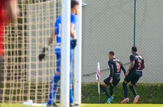 São Paulo sucumbiu à força do Bragantino, em Cotia –