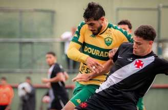 Pedro Augusto e Gustavo Guimarães (Gustavinho, à esq.) marcaram para o Vasco –