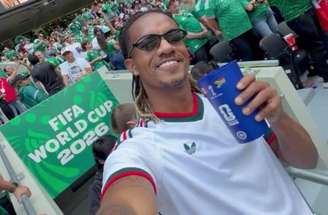 Carrillo usou a camisa branca do México para evitar problemas –