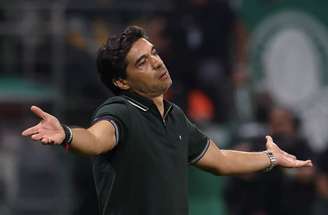 Vitor Roque evolui, mas Jefté preocupa para o restante do ano –