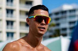 CR7 exibe o shape em foto de sunga durante treino da seleção portuguesa –