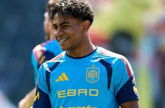 Treinador terá reforço de trio para a estreia –