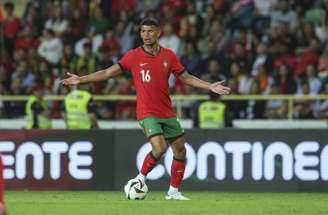 Matheus Nunes em ação com a camisa de Portugal –