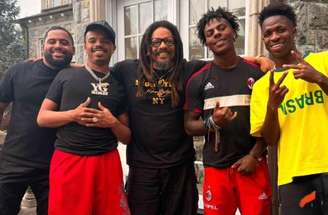 Encontro reuniu familiares do atacante brasileiro e os netos do ícone do reggae Bob Marley –