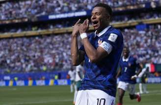 Mbappé celebra gol marcado diante de Senegal –
