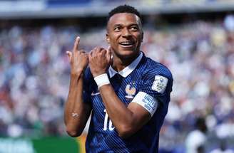 Com dois gols na estreia, Mbappé brilha mais uma vez na Copa do Mundo –