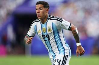 Enzo Fernández em ação com a camisa da Argentina na estreia da seleção na Copa do Mundo de 2026 –
