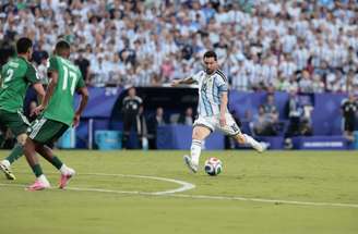 Messi abriu o placar contra a Argélia –